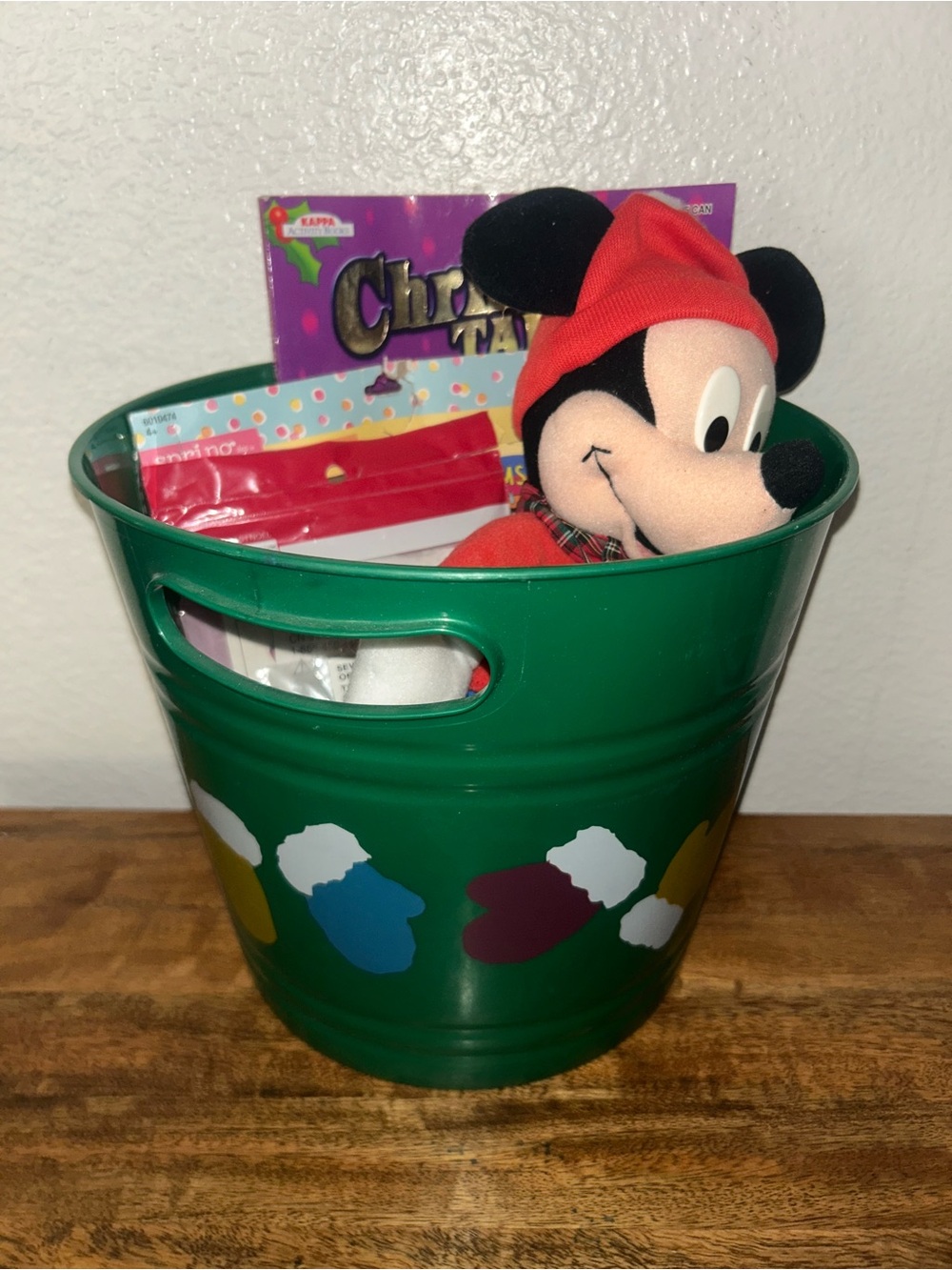 Kappa Green Holiday Tin Bucket with Multicolor Mitten Motif